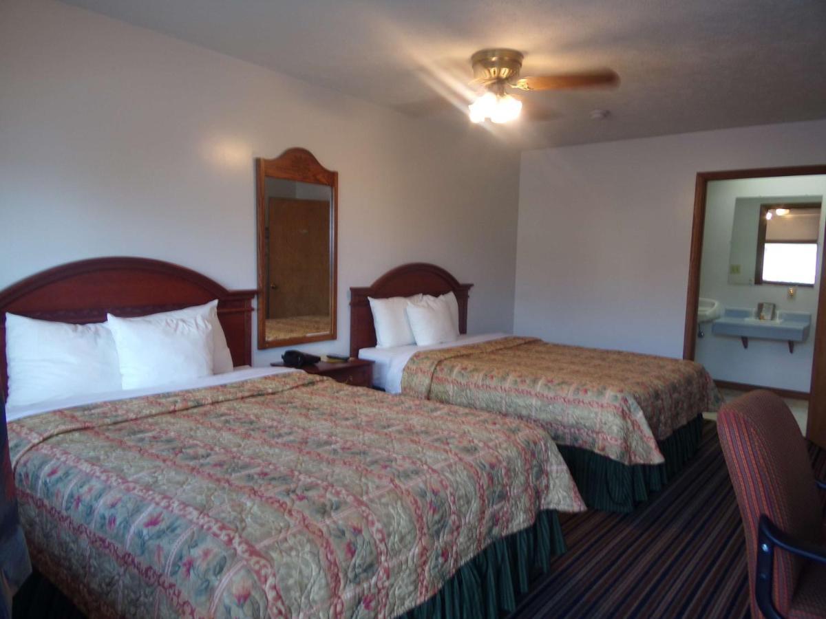 Huggy Bear Motel - Warren Exterior photo