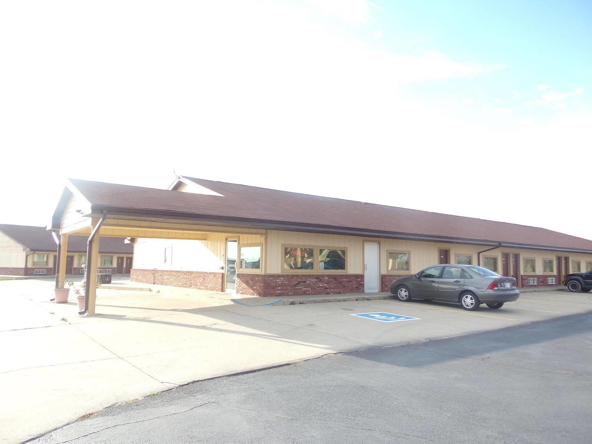 Huggy Bear Motel - Warren Exterior photo